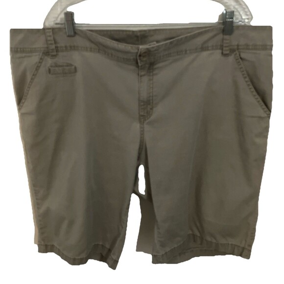Lane Bryant Size 22 Beige Khaki Bermuda Minimalist - Picture 1 of 4
